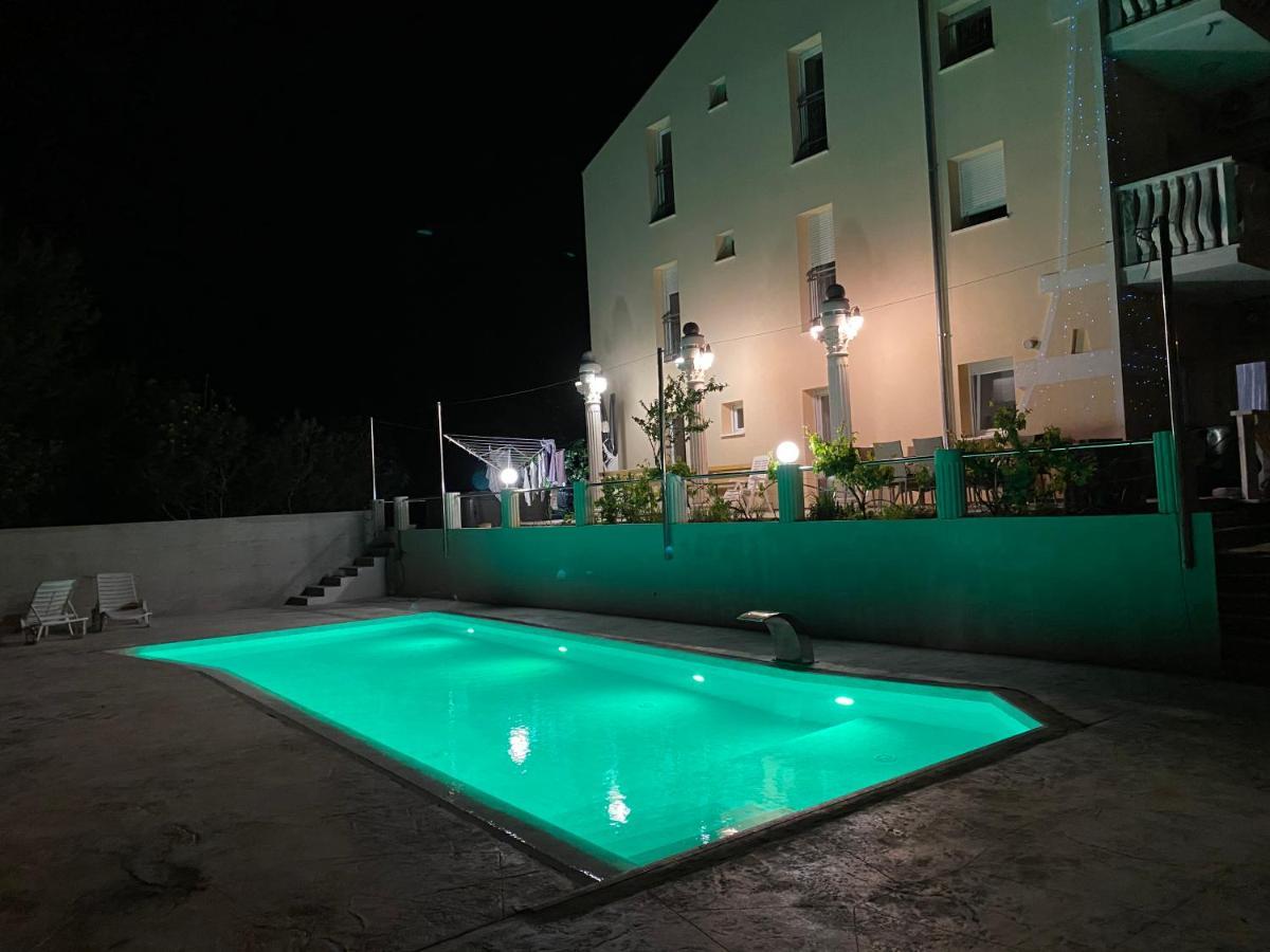 Apartmani Ivan V RELAX Vodice Bagian luar foto