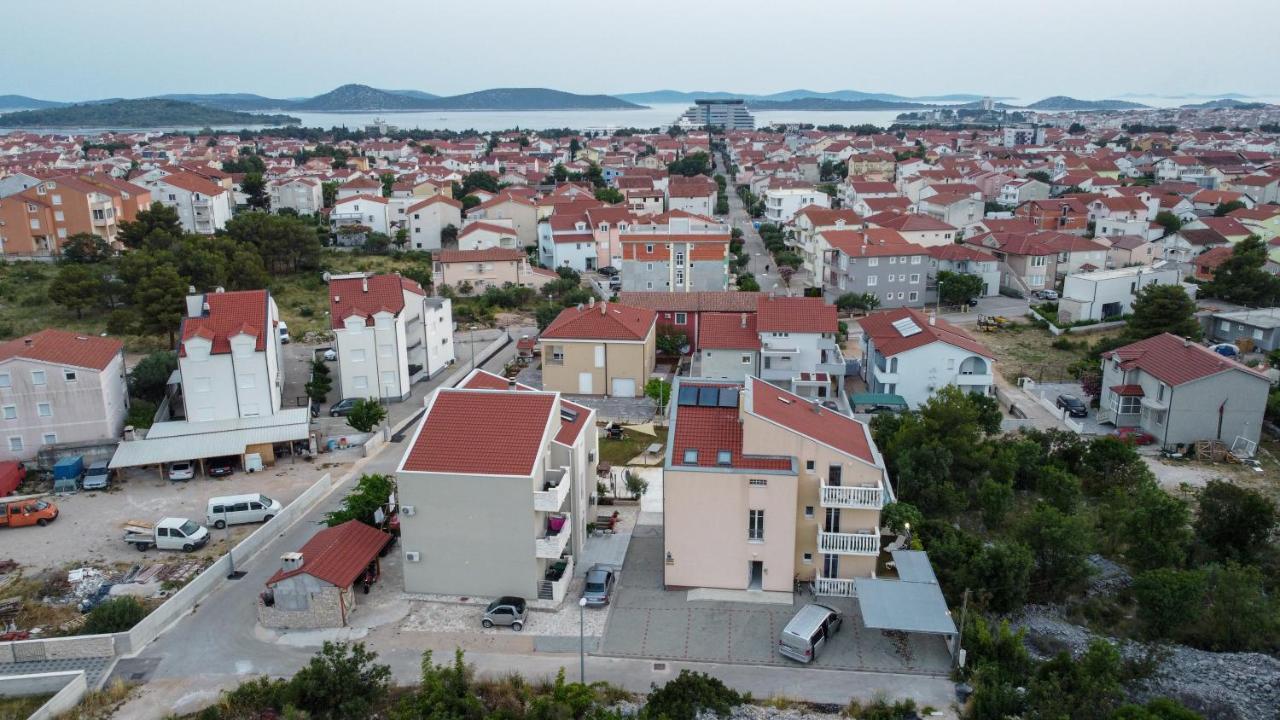 Apartmani Ivan V RELAX Vodice Bagian luar foto