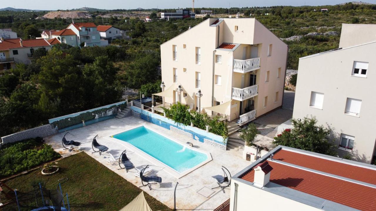 Apartmani Ivan V RELAX Vodice Bagian luar foto