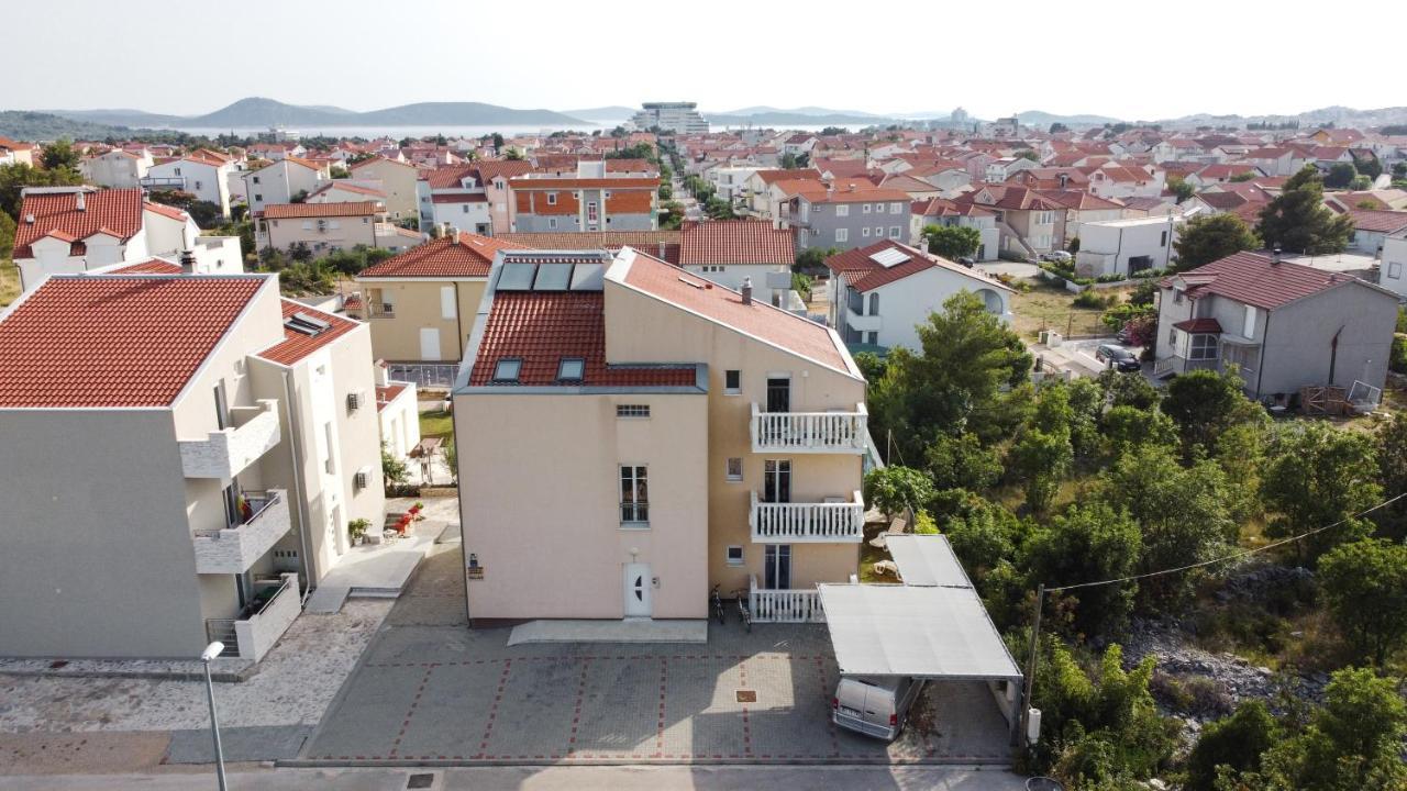 Apartmani Ivan V RELAX Vodice Bagian luar foto