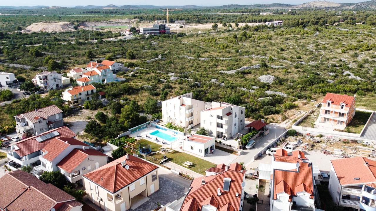 Apartmani Ivan V RELAX Vodice Bagian luar foto