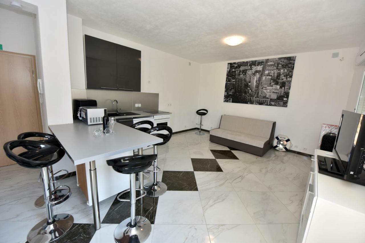 Apartmani Ivan V RELAX Vodice Bagian luar foto