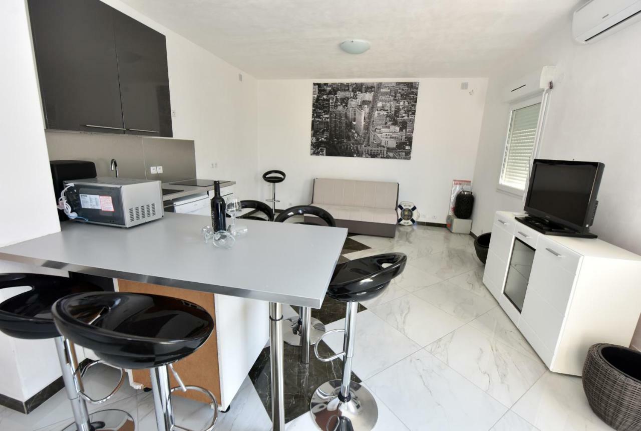 Apartmani Ivan V RELAX Vodice Bagian luar foto