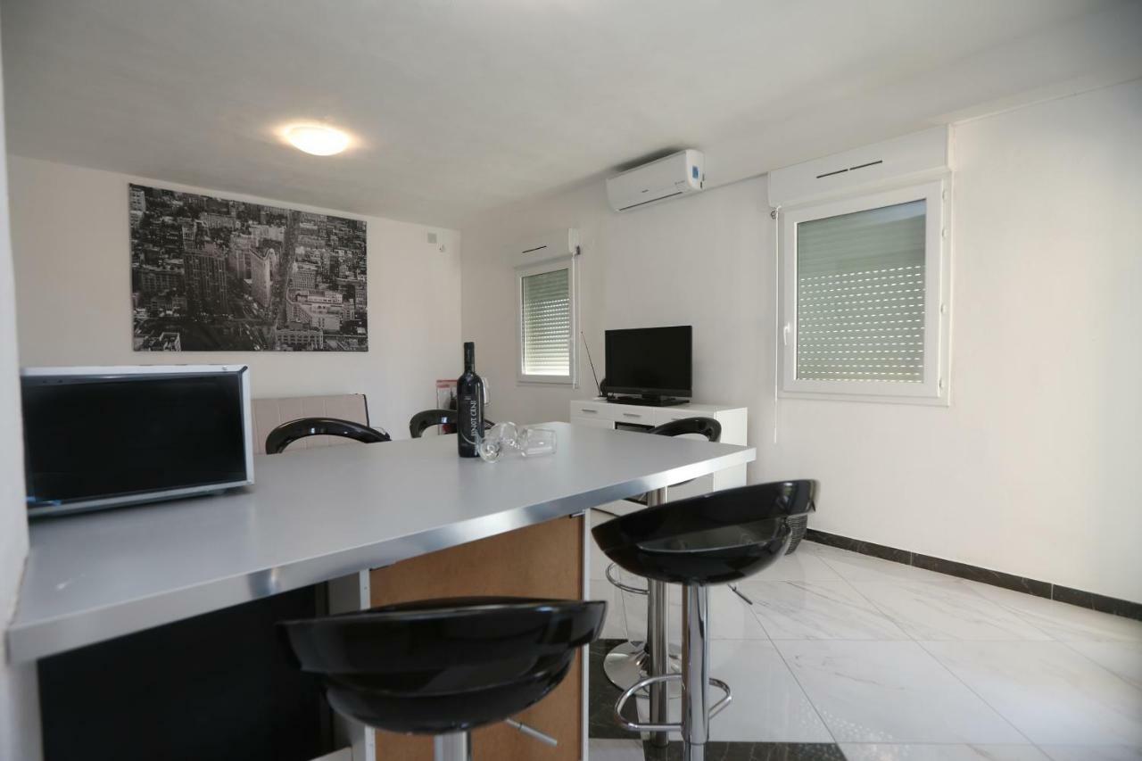 Apartmani Ivan V RELAX Vodice Bagian luar foto