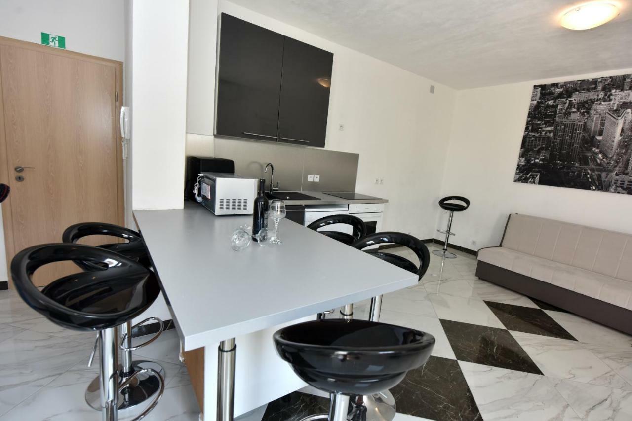 Apartmani Ivan V RELAX Vodice Bagian luar foto